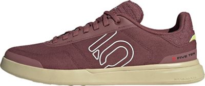 Quiet Crimson / Ftwr White / Sandy Beige