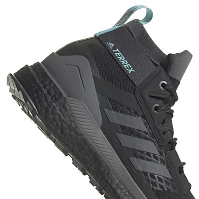 Core Black / Grey Five / Mint Ton