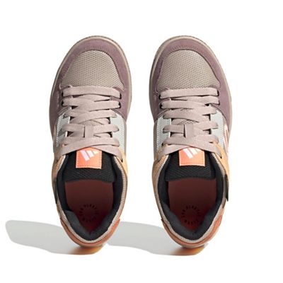 Wonder Taupe / Ftwr White / Acid Orange