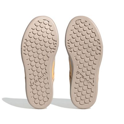 Wonder Taupe / Ftwr White / Acid Orange
