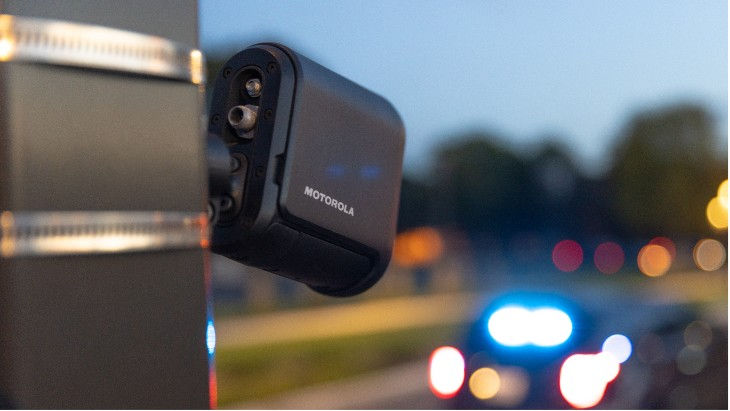 L6Q pointed at police lights