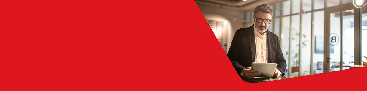 Photo of an optometrist in their store learning about the Business Investment Account 