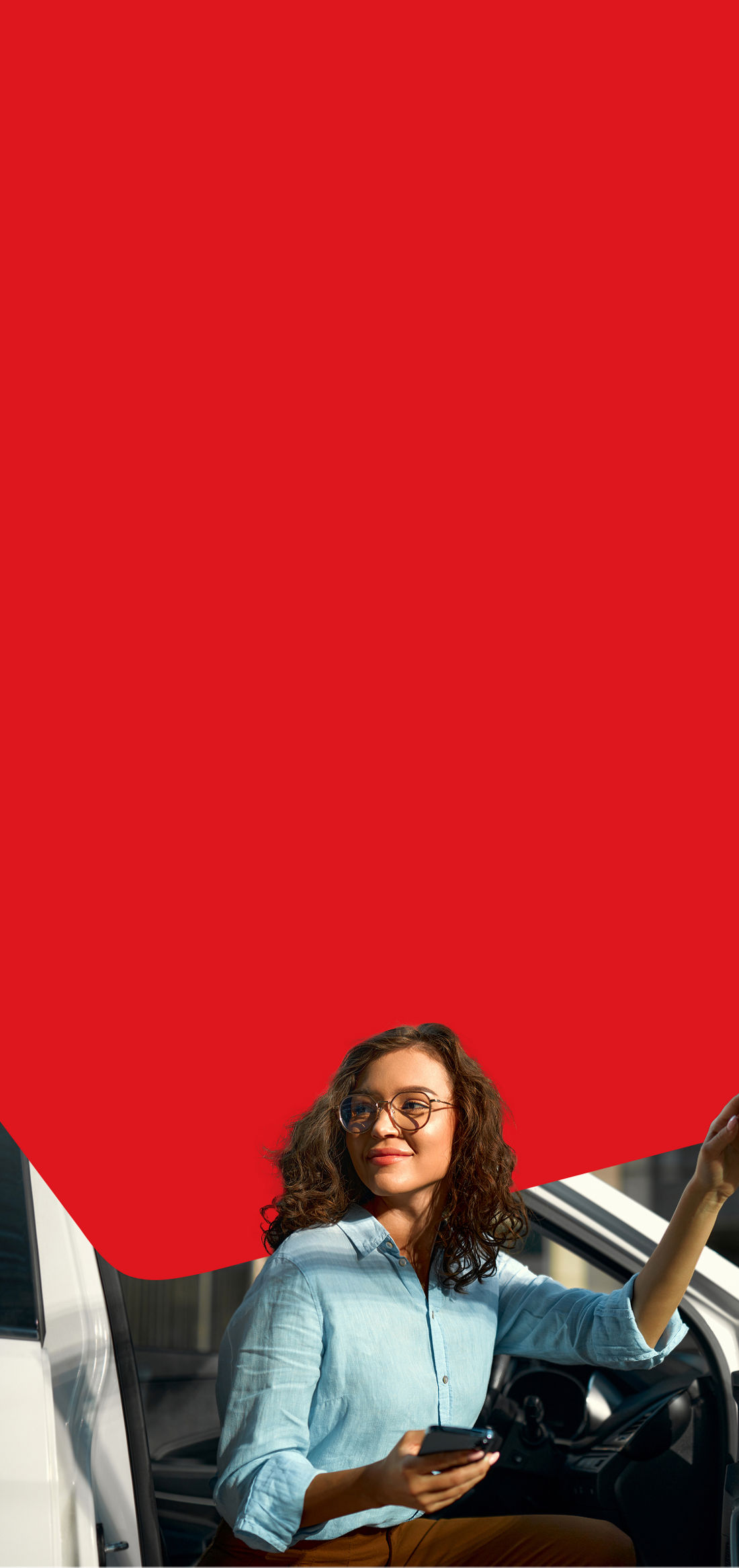 Photo of a merchant smiling while benefiting from National Bank’s services for the retail industry 