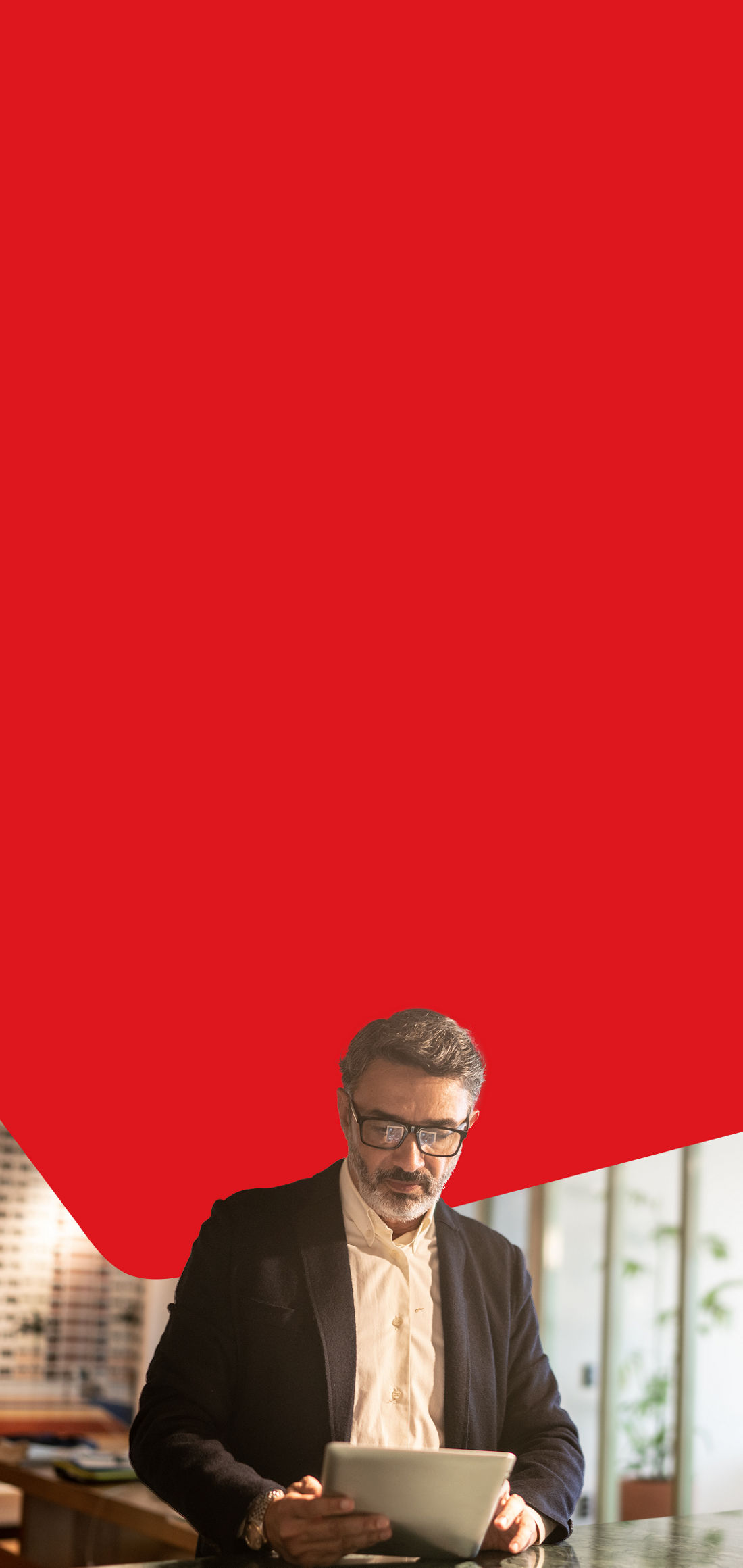 Photo of an optometrist in their store learning about the Business Investment Account 