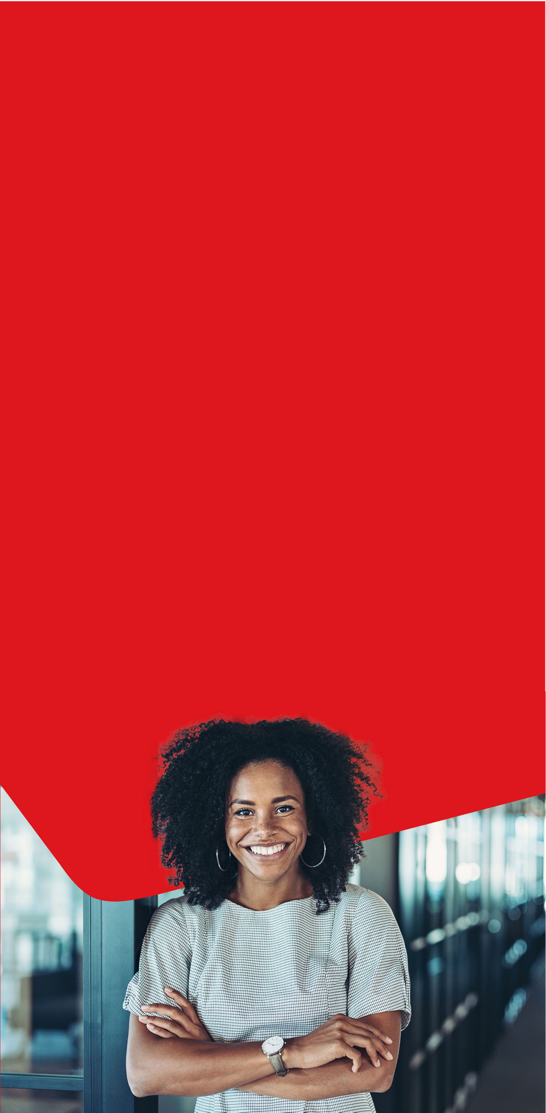 Photo d’une femme souriante à l'ouverture de son compte bancaire pour entreprises avec la Banque Nationale