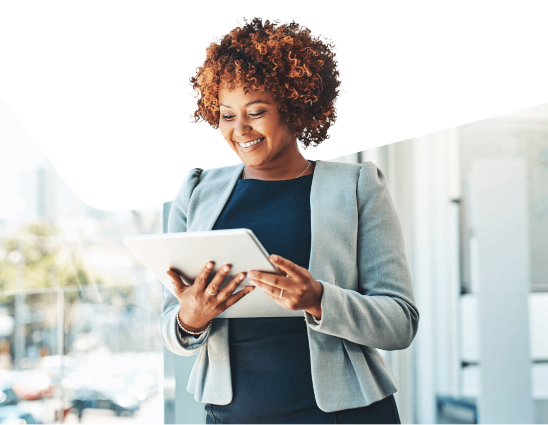 Photo of a business owner in Florida browsing the Natbank website on a tablet 