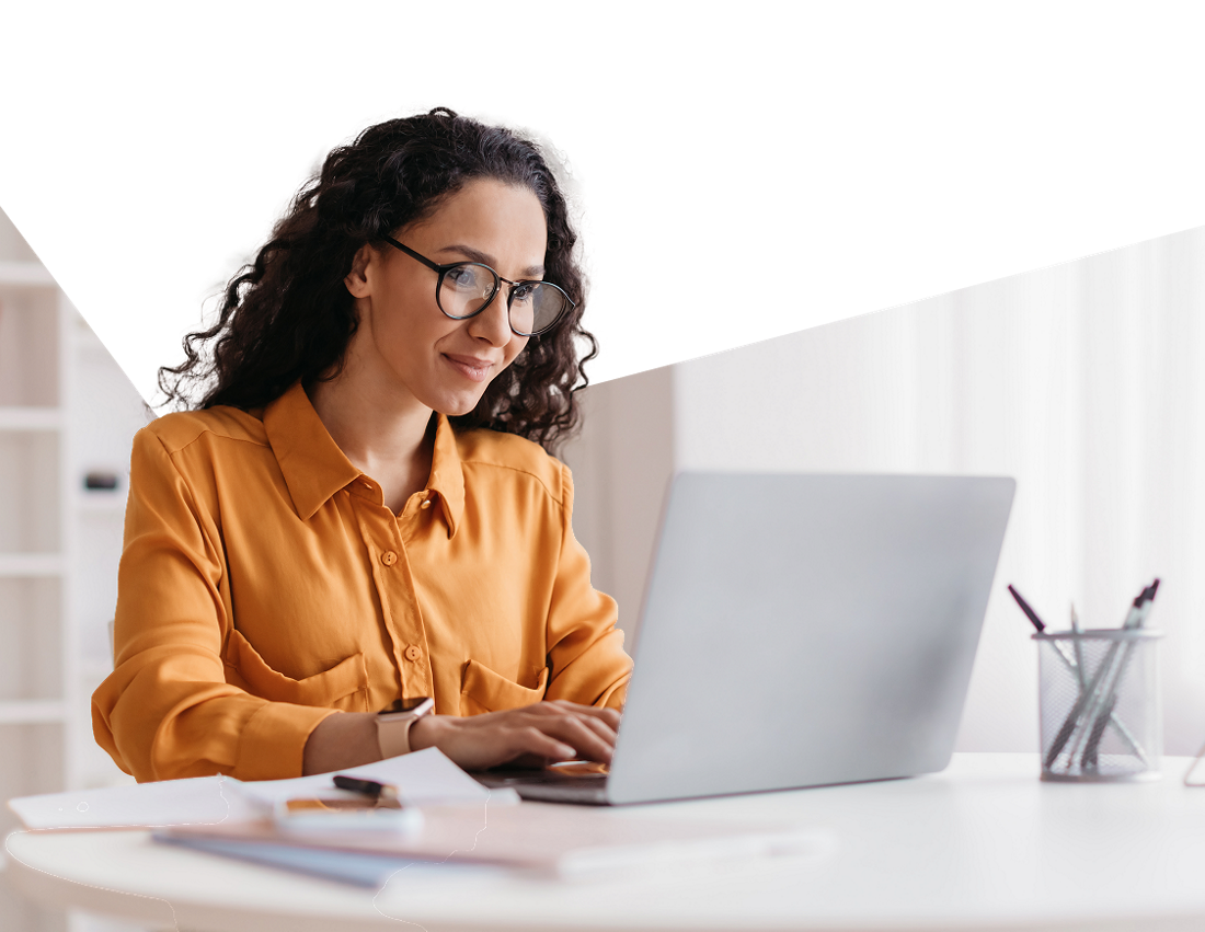 Photo of a woman on her computer getting information regarding currency hedging 
