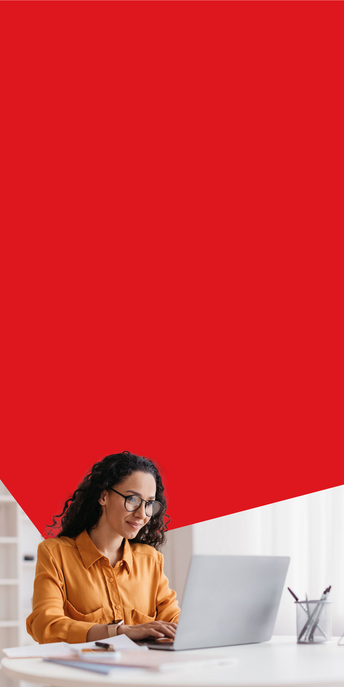 Photo of a woman on her computer getting information regarding currency hedging 