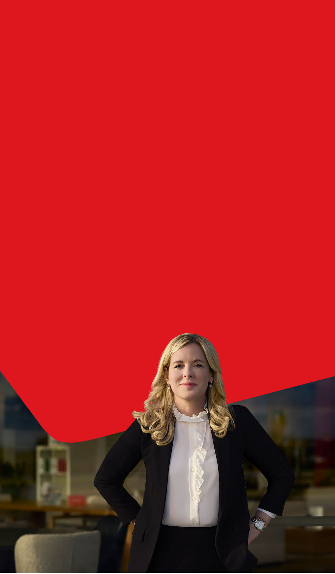 Photo d’une propriétaire devant son commerce OUVERT obtenu grâce à un transfert d’entreprise avec la Banque Nationale 