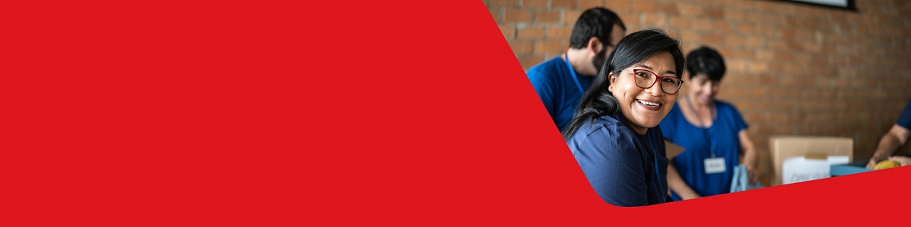 Photo of a group of NPO workers smiling because of National Bank’s solutions for NPOs and associations