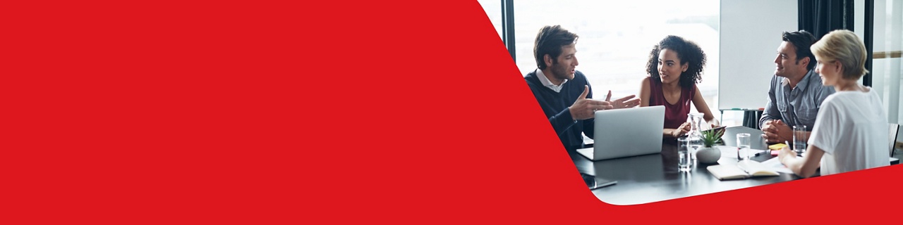 Photo de gestionnaires discutant du régime de retraite collectif de la Banque Nationale pour leur personnel 