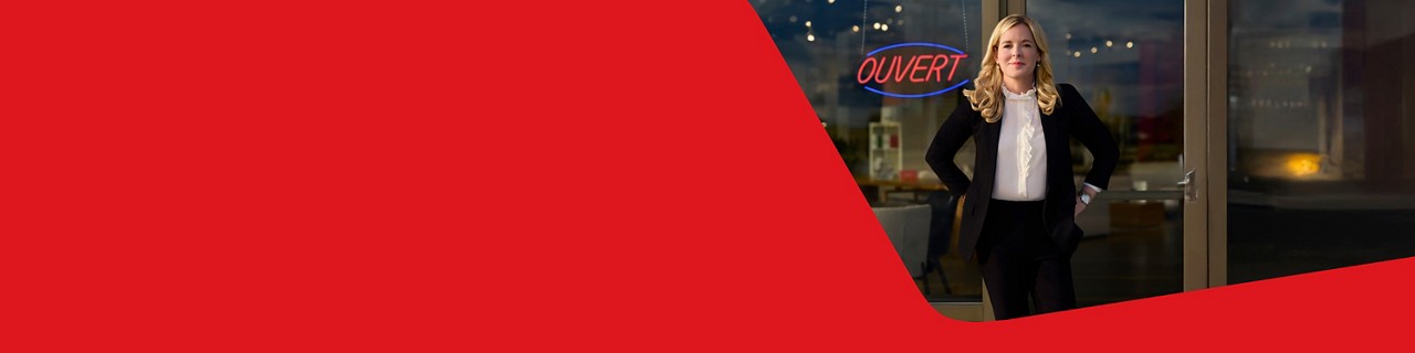 Photo d’une propriétaire devant son commerce OUVERT obtenu grâce à un transfert d’entreprise avec la Banque Nationale 