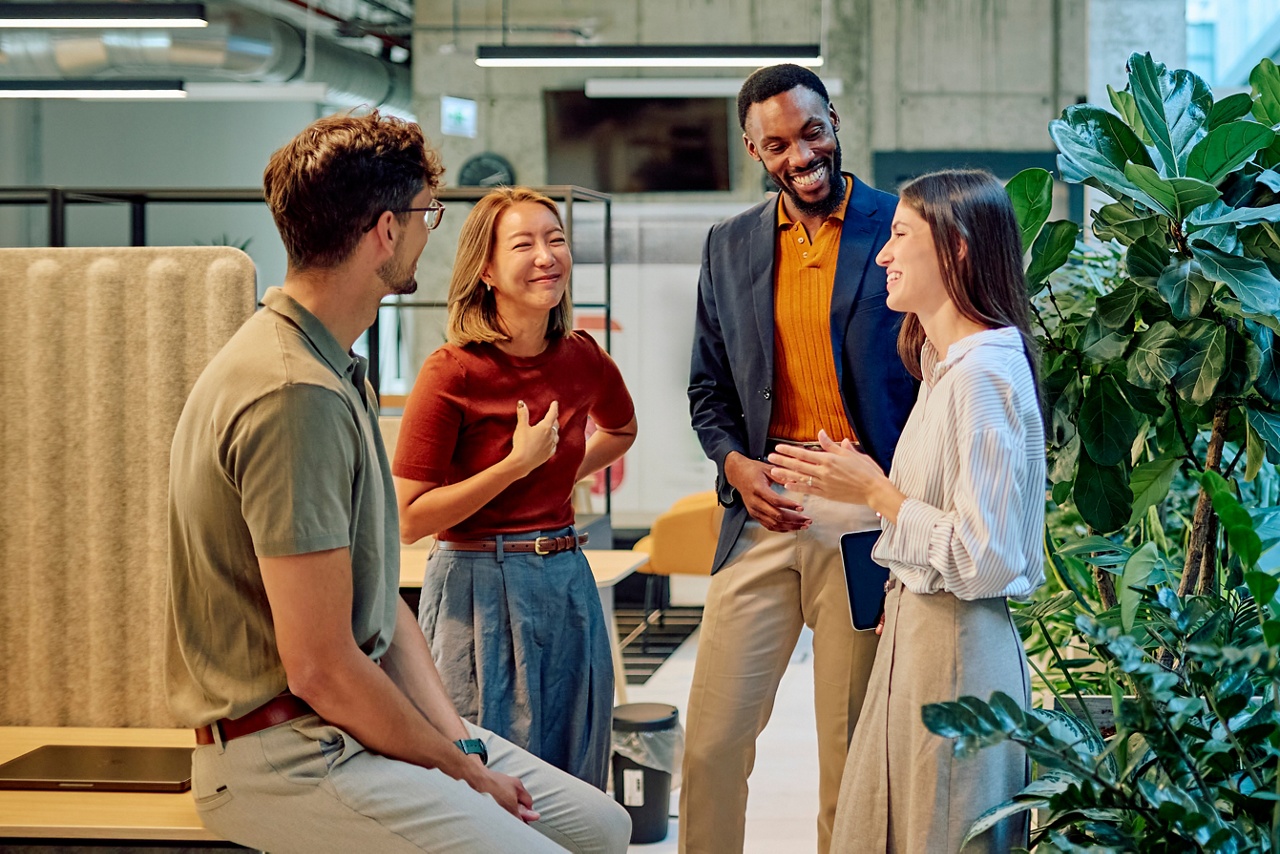 Photo d’un événement dans un bureau représentant comment une entreprise peut retenir ses meilleurs employés