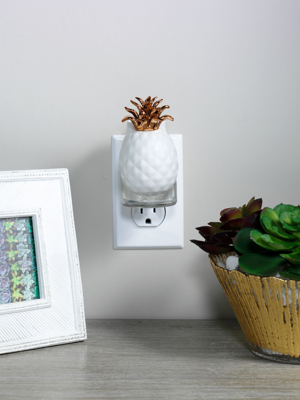 pineapple with light scentplug diffusers in socket