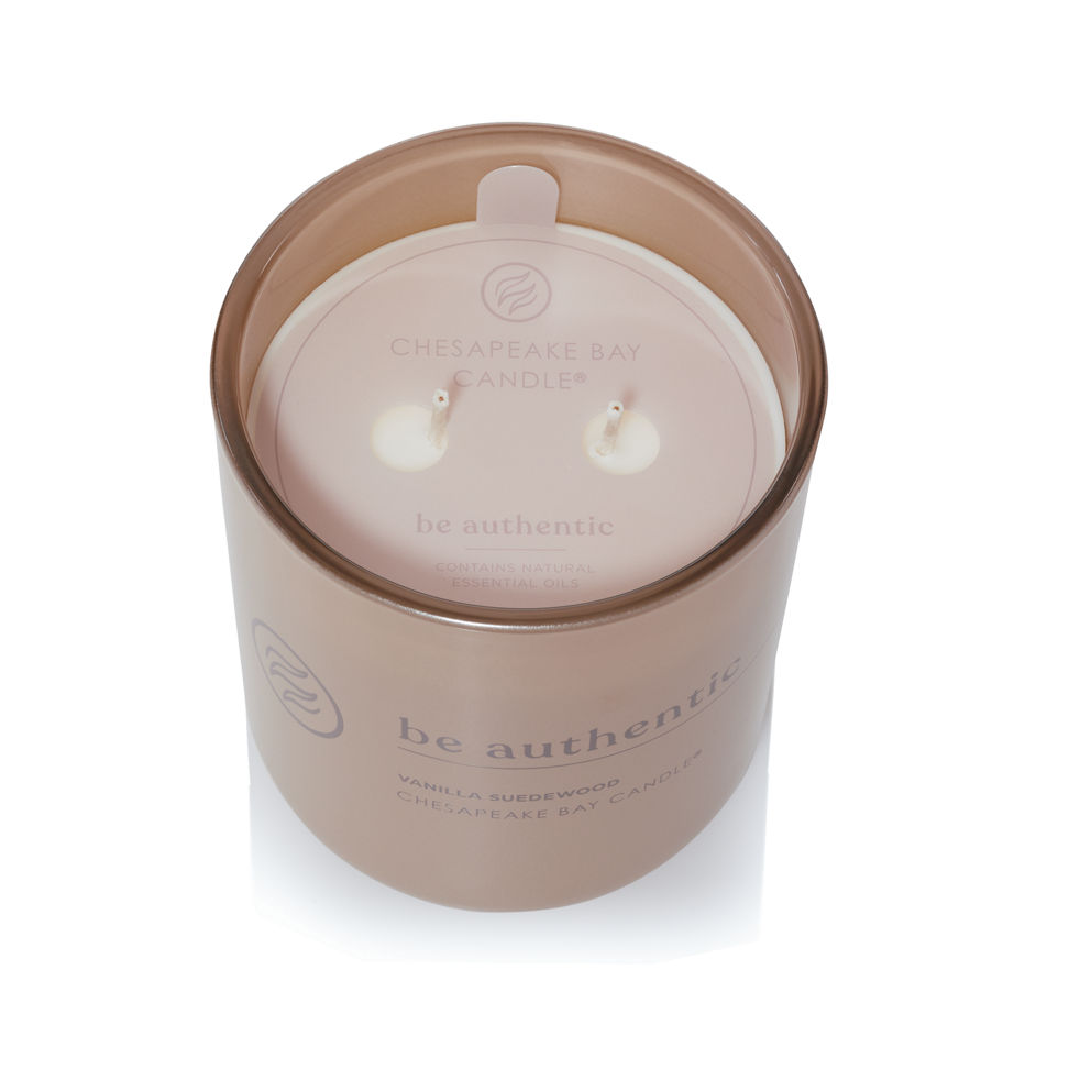 http://yankeecandle.scene7.com/is/image/YankeeCandle/233201399_1737623_R1