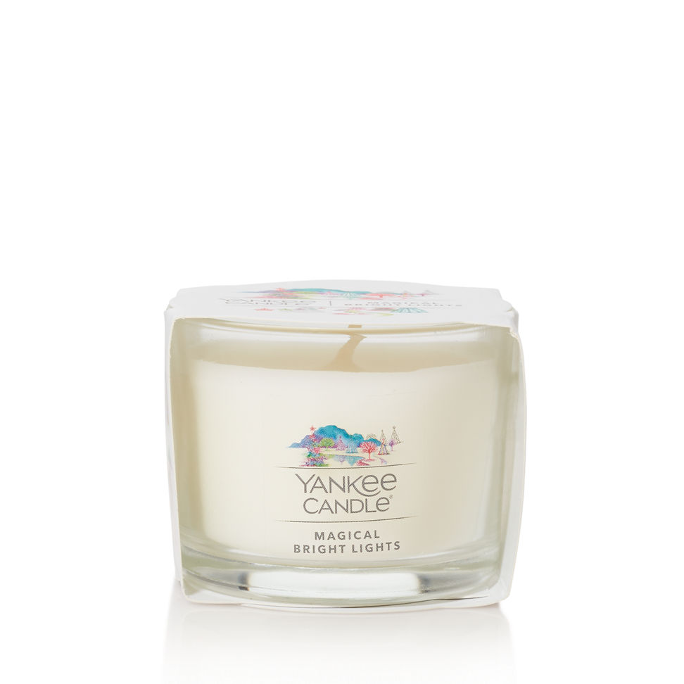 http://yankeecandle.scene7.com/is/image/YankeeCandle/233543299_1742157