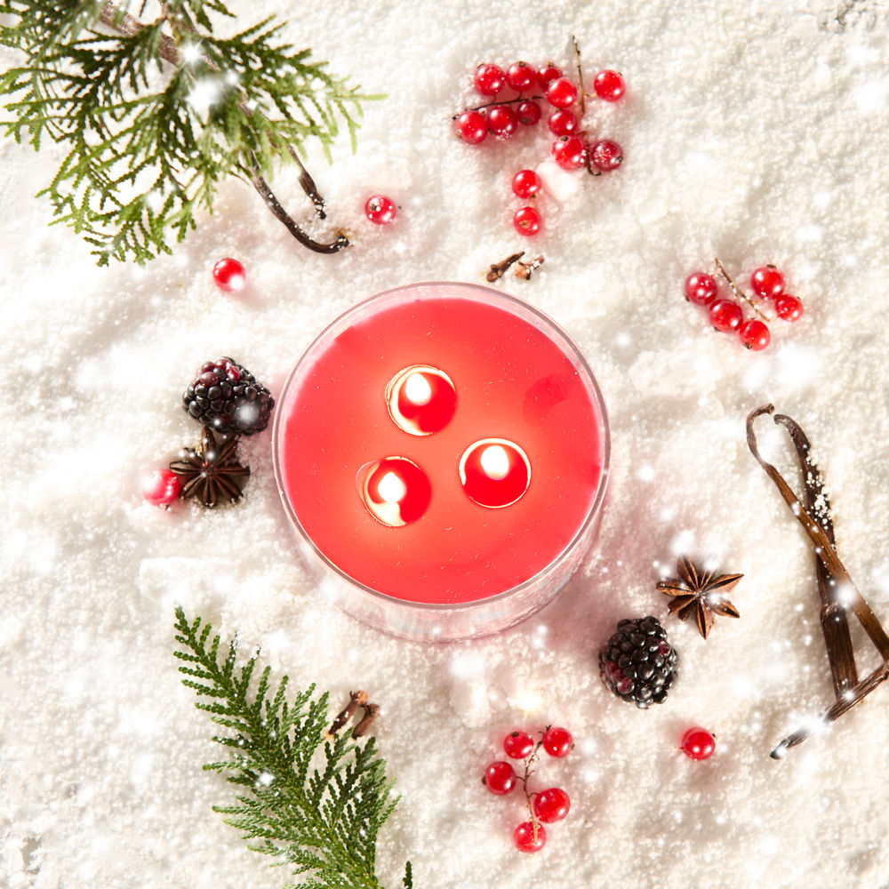 Santa On Skis 3-Wick Candle | Yankee Candle