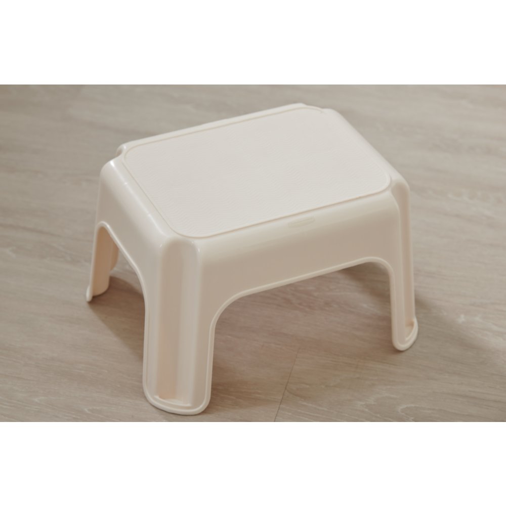 Plastic Step Stool, 1-Step | Rubbermaid