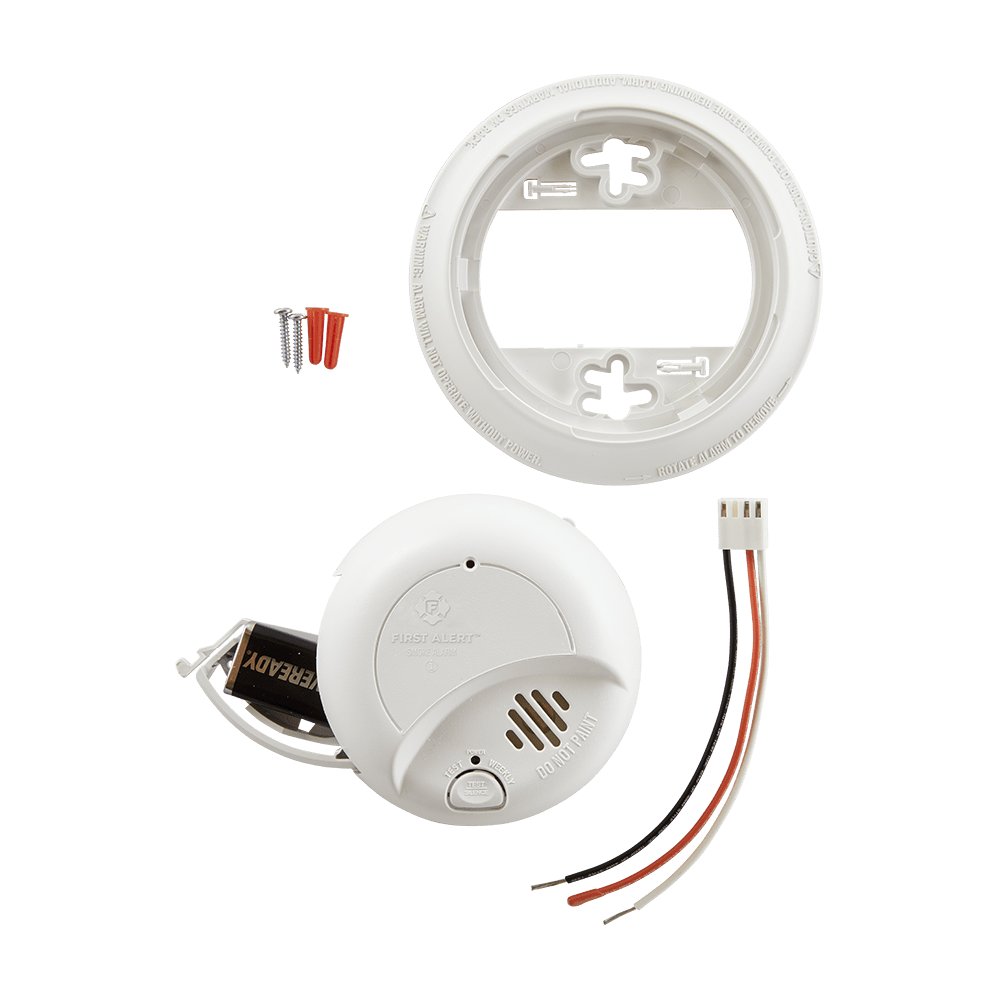 2 Pack 1044089 First Alert Hardwired With Battery Backup Smoke Alarm 