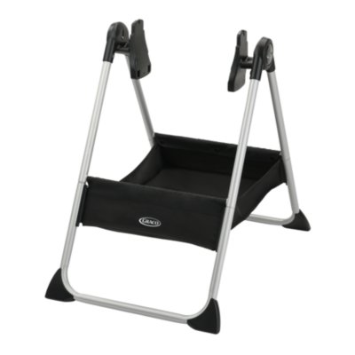 &Eacute;quipez-vous d'une base pour porte-b&eacute;b&eacute; Graco&reg; Modes&trade; Carry Cot pour maximiser le confort de b&eacute;b&eacute;. Il suffit d'encliqueter un porte-b&eacute;b&eacute; Graco&reg; Modes&trade; ou un si&egrave;ge d'auto Graco&reg; (vendus s&eacute;par&eacute;ment) dans cette base polyvalente pour transf&eacute;rer votre enfant de la poussette ou de la voiture &agrave; son lieu de d&eacute;tente et de repos pr&eacute;f&eacute;r&eacute; &agrave; la maison.
