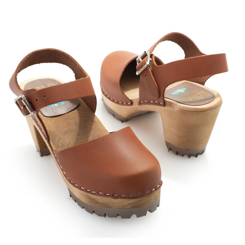 closed toe clog sandal