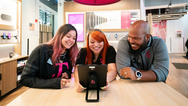 PHOTO OF EMPLOYEE IN STORE