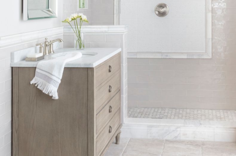 Bright and coastal bathroom with warm grey and white tile.