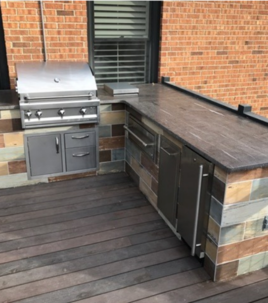 Multi-color Tile Outdoor Kitchen 