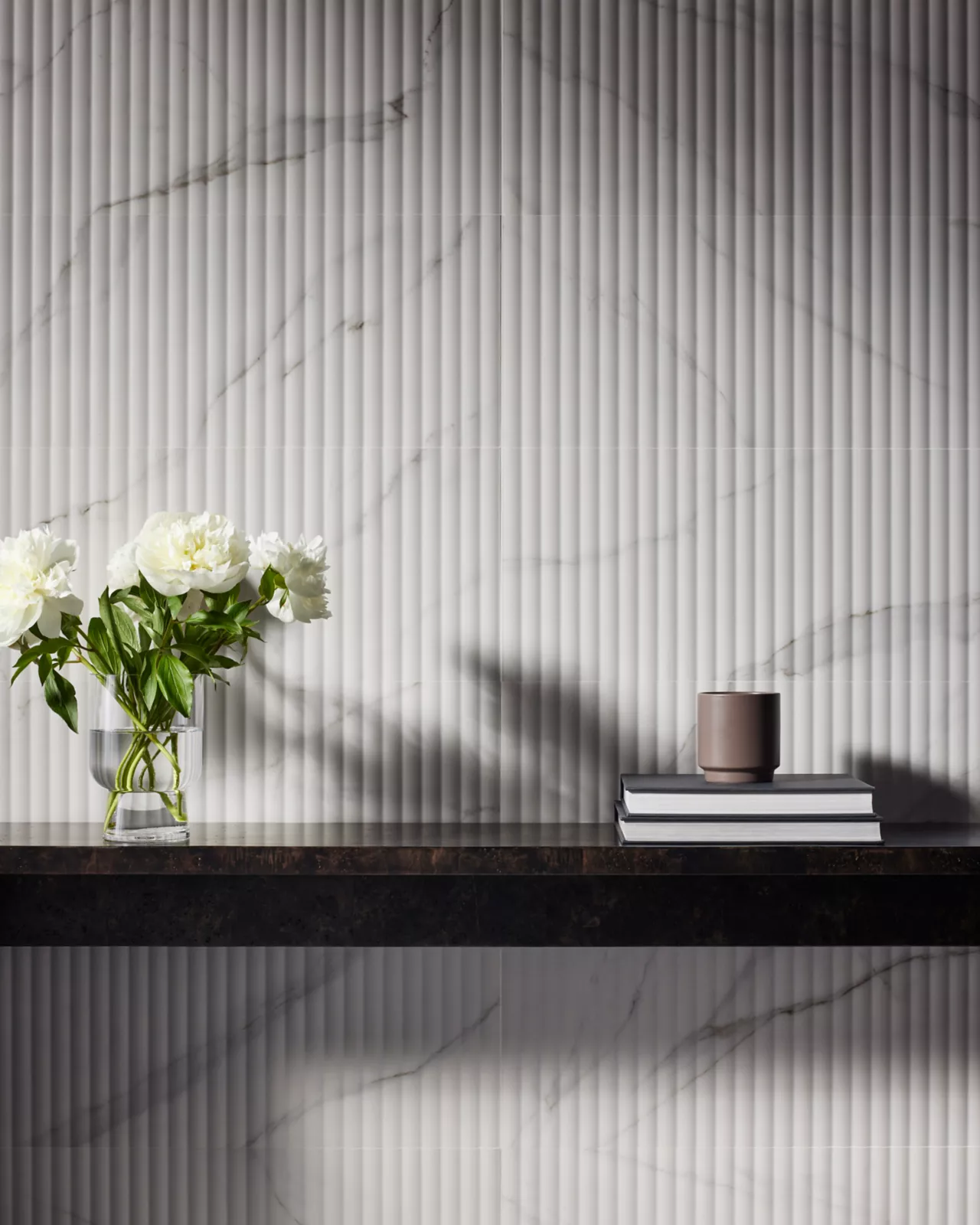 This photo showcases an elegant marble-look fluted tile. 