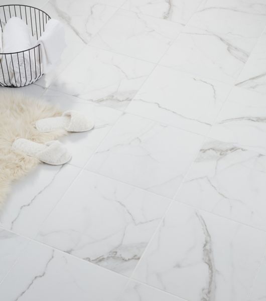 Bathroom floor with matte ceramic marble look tile in earth tones