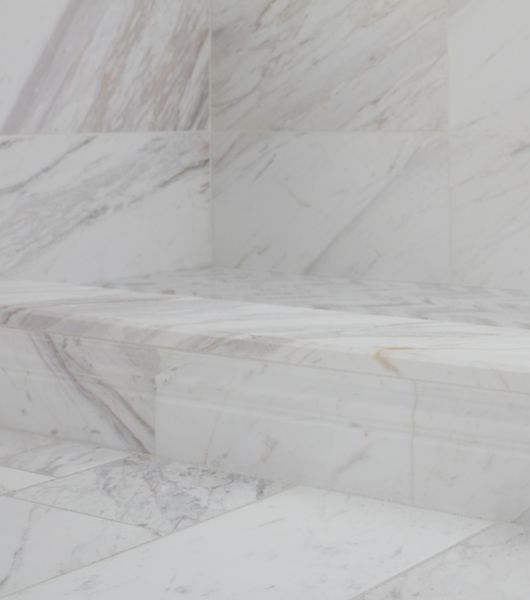 Natural marble in warm and cool tones in shower