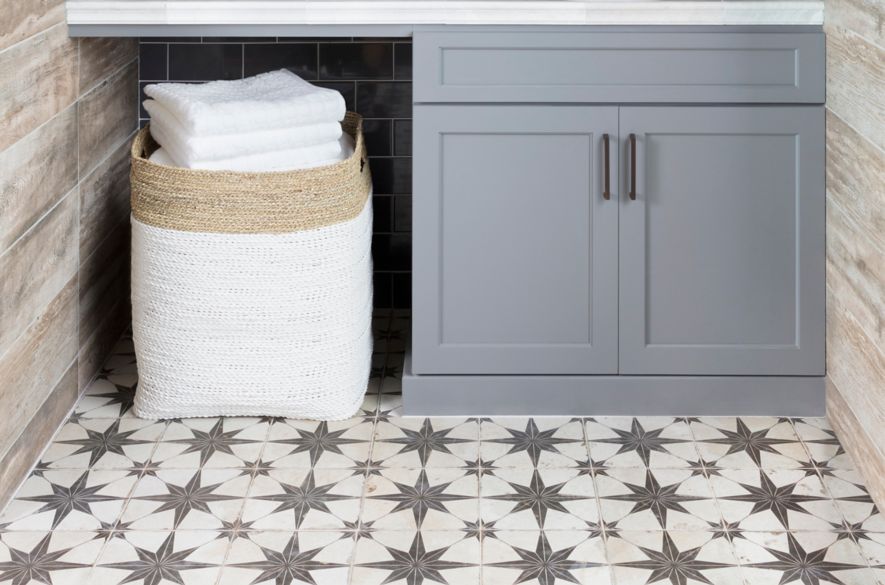 star patterned white floor bathroom tiles.