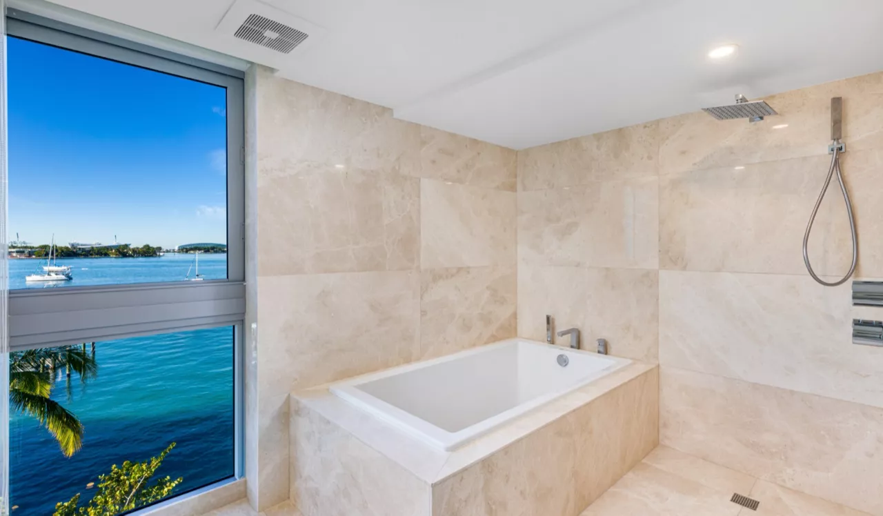Flamingo Point - Miami, FL - Shower