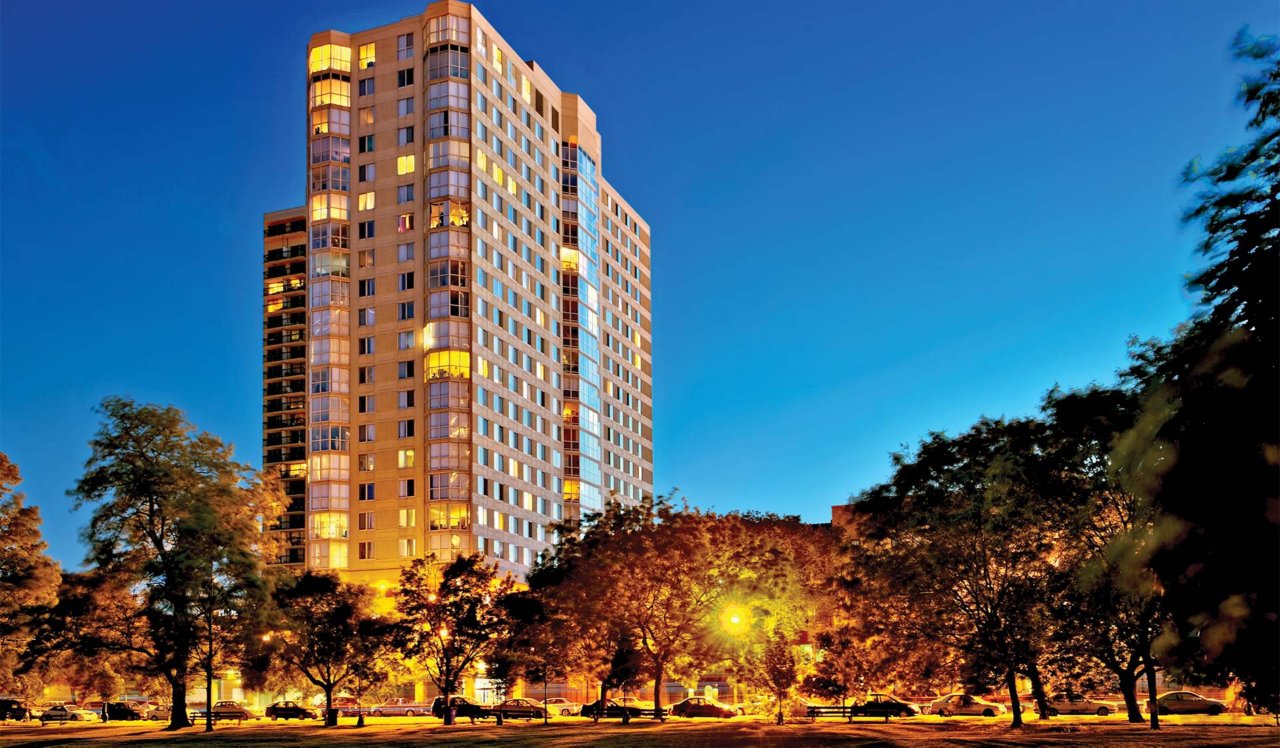 Hyde Park Tower Apartments in Chicago, IL - Hyde Park