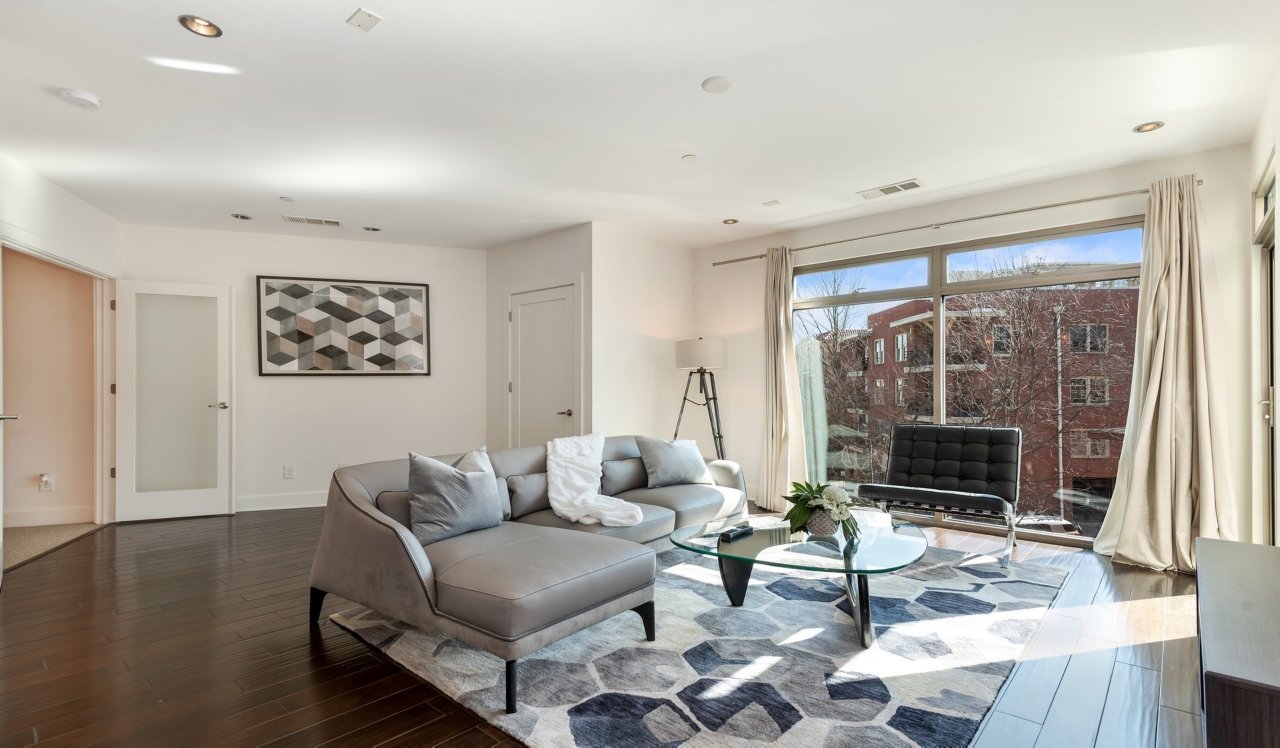 1045 on the Park Apartment Homes - Atlanta, GA - Living Room 