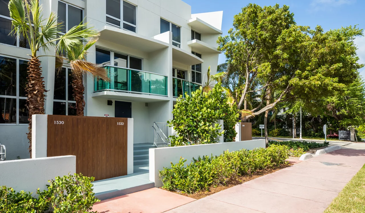 Flamingo South Beach - Miami, FL - Exterior