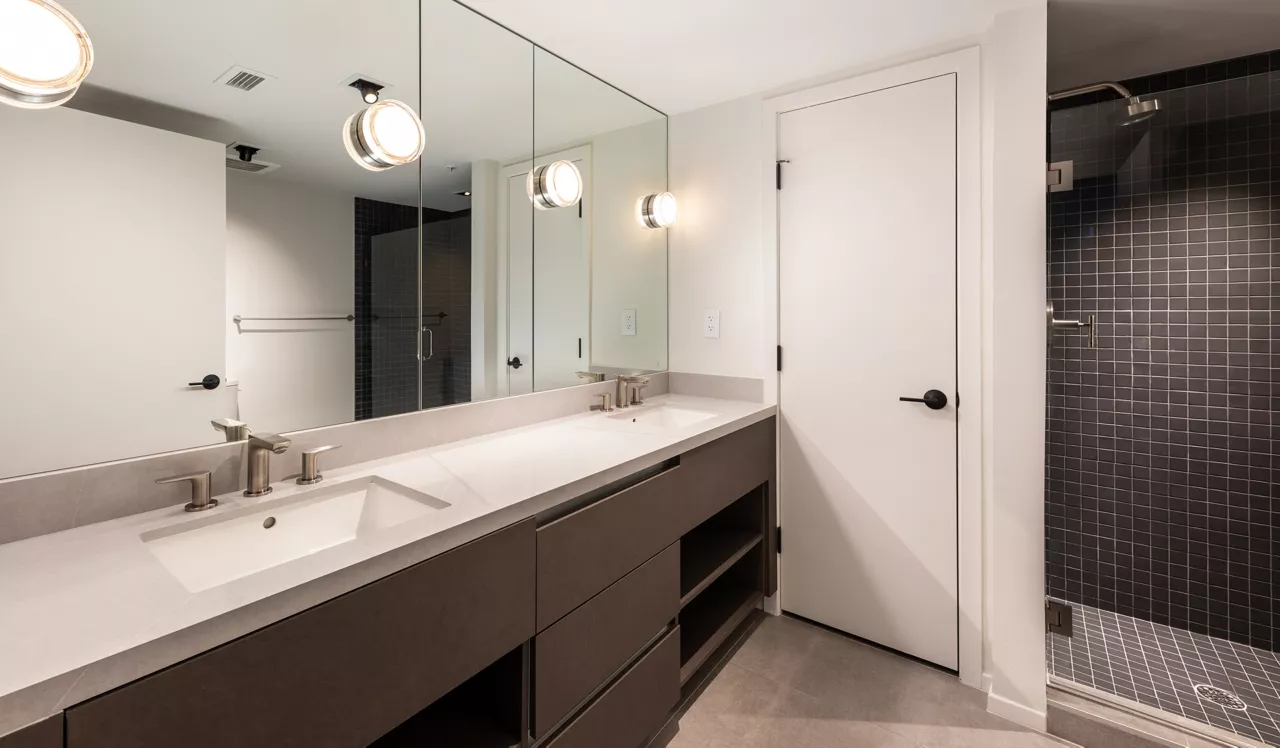 Flamingo South Beach - Miami, FL - Bathroom