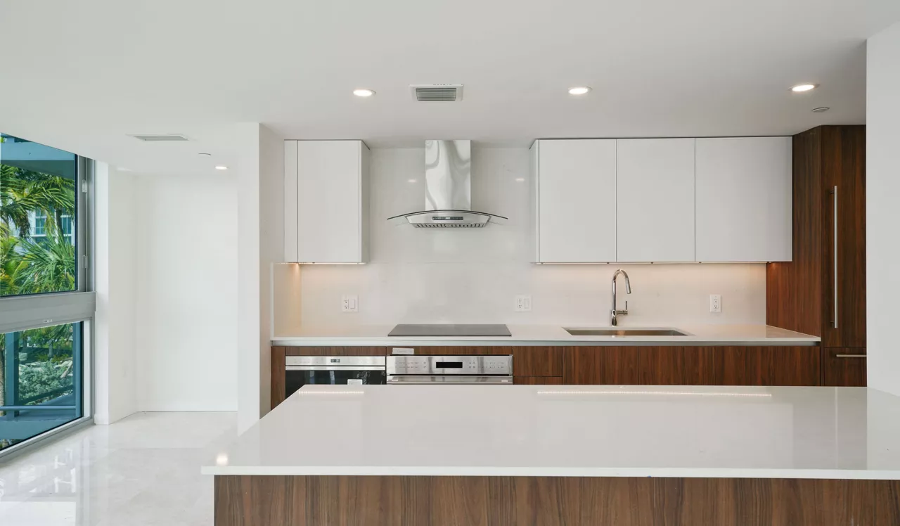 Flamingo Point - Miami, FL - City Loft 3I Kitchen