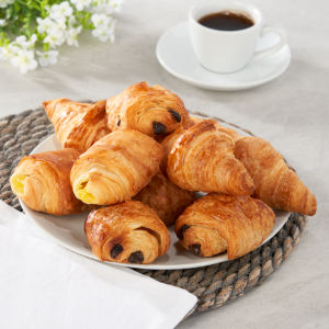 The Bakery at  9 Mini Pastries Family Pack