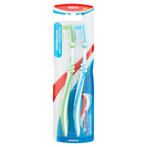 2 Clean Control Medium Toothbrush