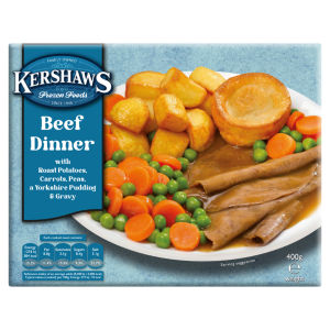 Beef Dinner with Roast Potatoes, Carrots, Peas, a Yorkshire Pudding & Gravy 400g