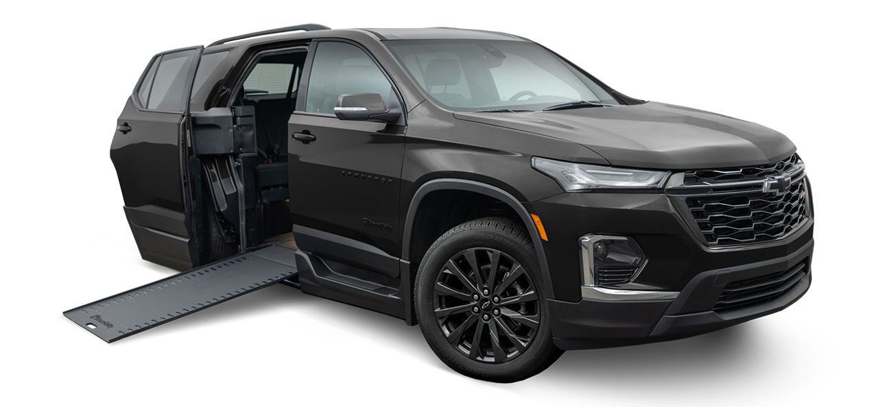 2023 Mosaic Black BraunAbility Chevy Traverse 3LT