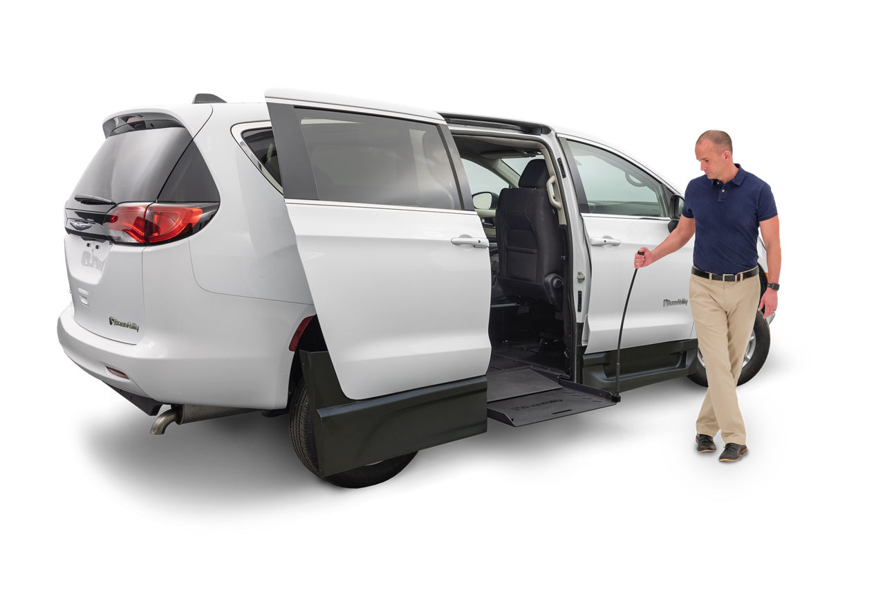 Chrysler ADA Infloor Wheelchair Van with Simple Stow™