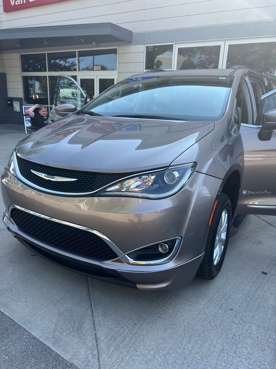 Chrysler Pacifica handicap van Review