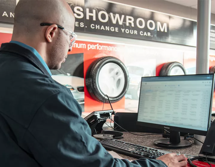 Firestone technician helping a customer book an appointment