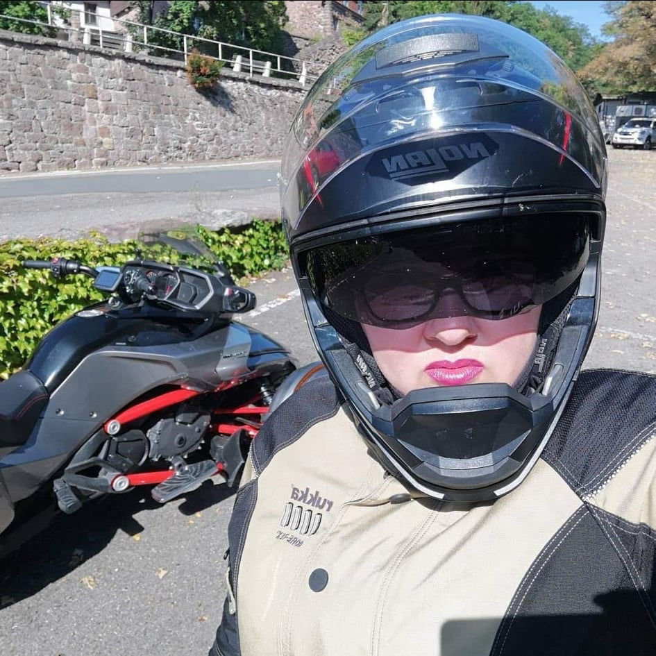 Tanja und ihr Can-Am Spyder F3-T