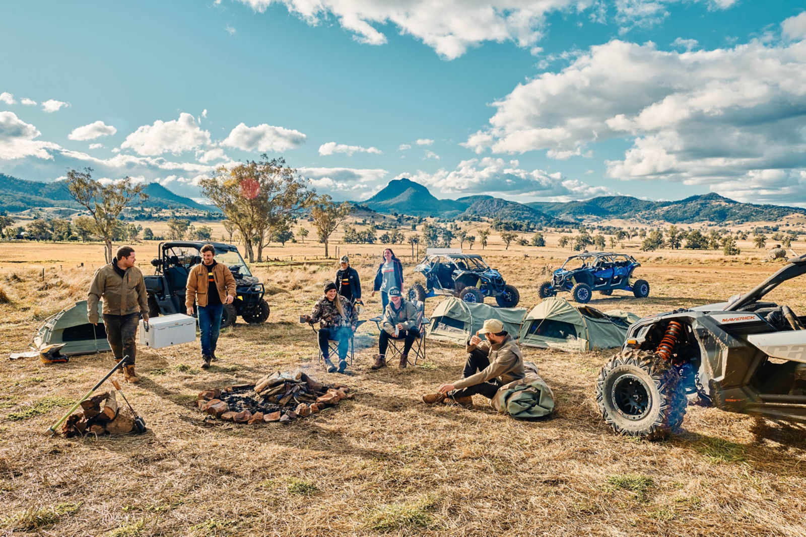 Viagem ao ar livre da linha Can-Am Off-Road MY22 no deserto australiano