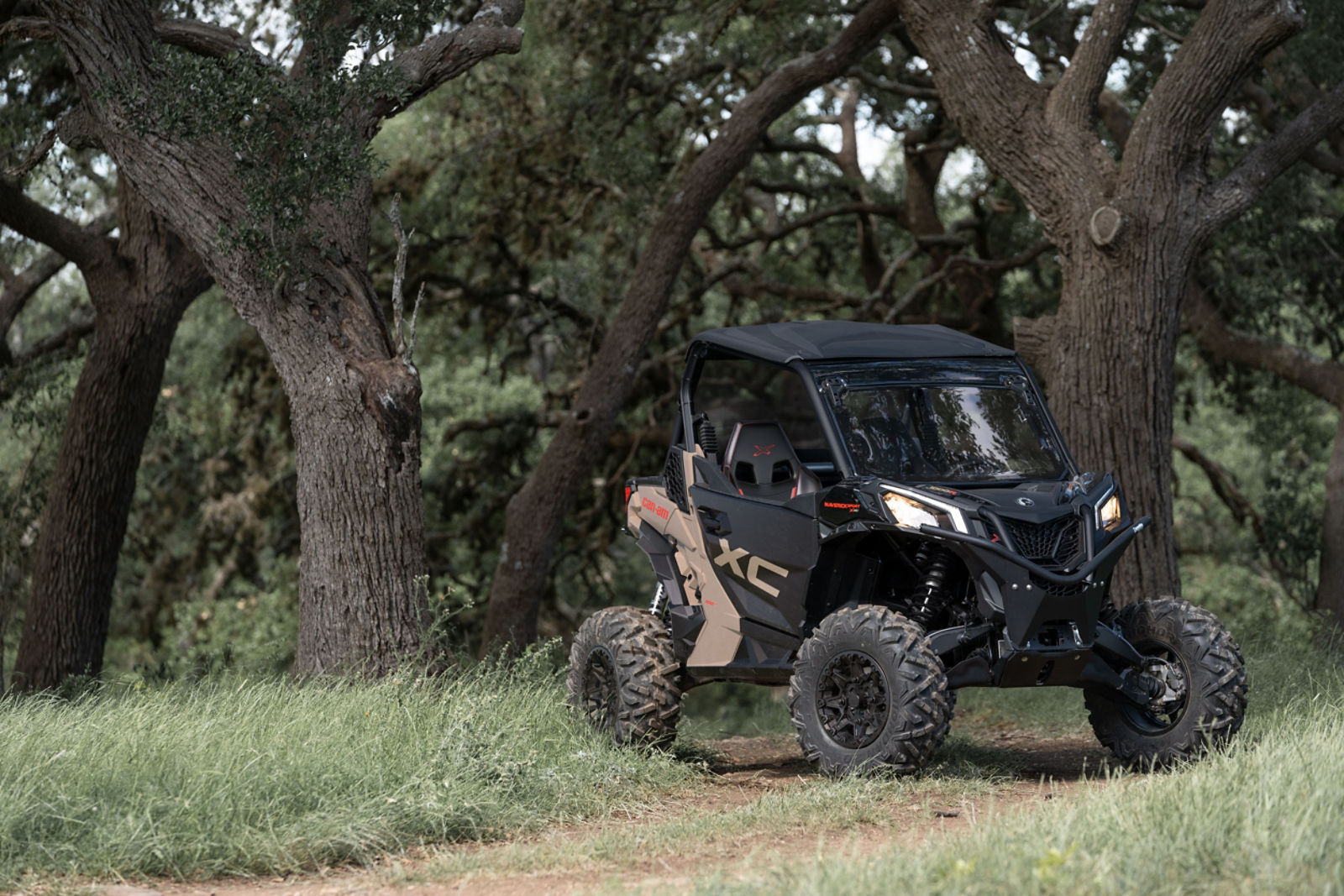 Linha de veículos Can-Am Off-Road para Trilhas