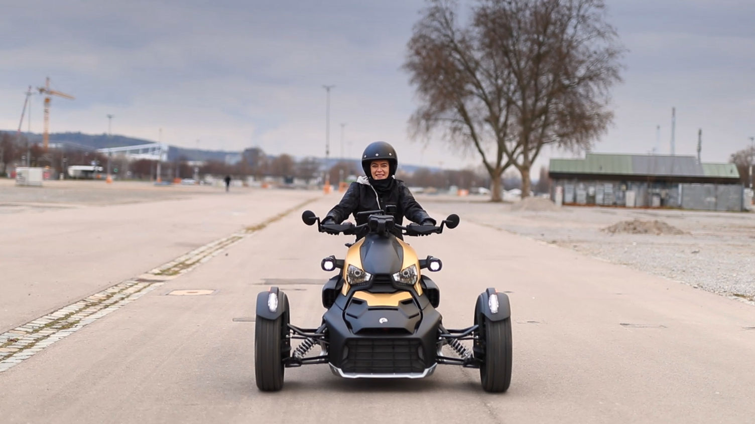 Mia auf ihrem Can-Am Ryker Rally