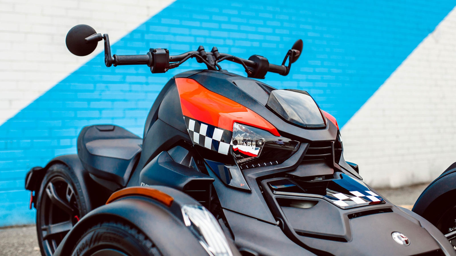 Can-Am Ryker con paneles en rojo competición